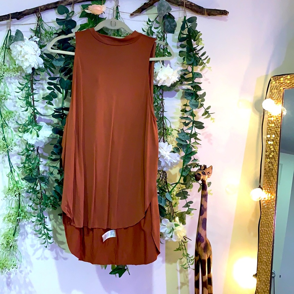High-neck & Sleeveless Tunic
